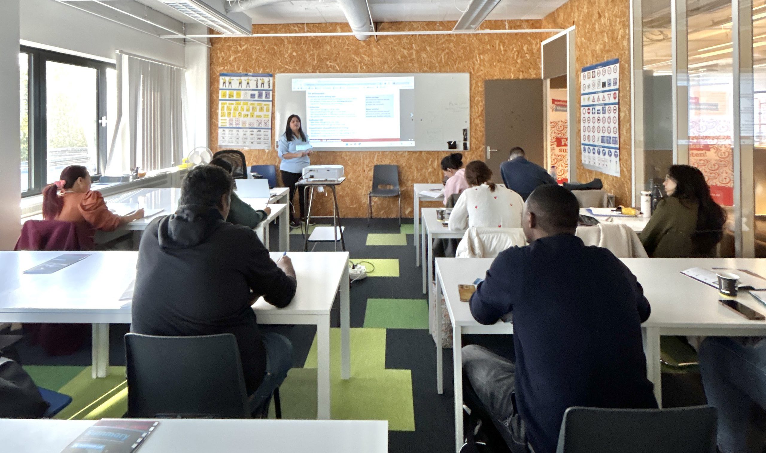 klaslokaal Online auto theoriecursus - Nationaal Theorieecentrum